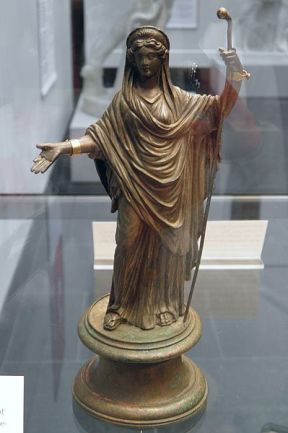 Bronze_statuette_of_Juno_Regina,_2nd_half_of_2nd_century_AD,_Staatliche_Antikensammlungen,_Munich_(8956810497)