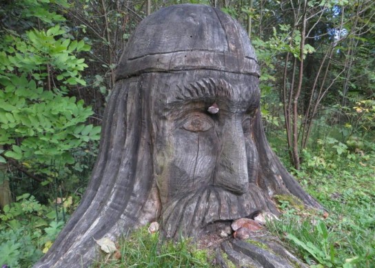 A-wooden-sculpture-of-Lembitu-a-13th-century-Estonian-pre-Crusade-ruler-940x673
